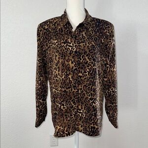 SUSAN GRAVER Leopard Print Button-Up Shirt